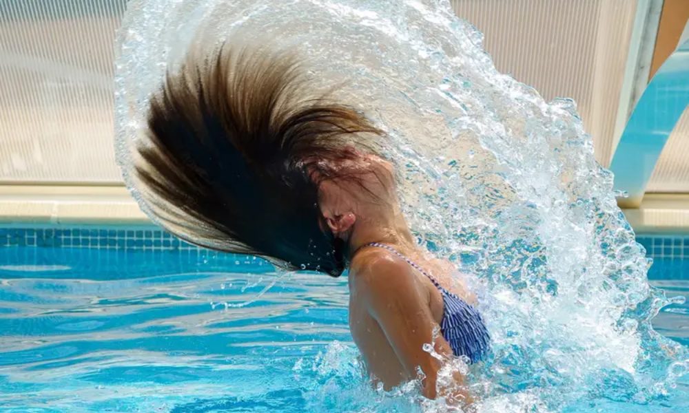 Chlorine In Swimming Pools: Be Very Careful When Bathing In Them